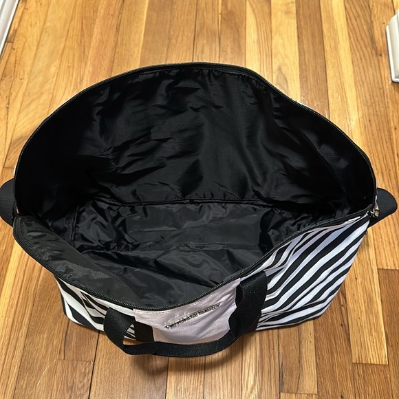 Victoria’s Secret Weekender Bag - Picture 5 of 12